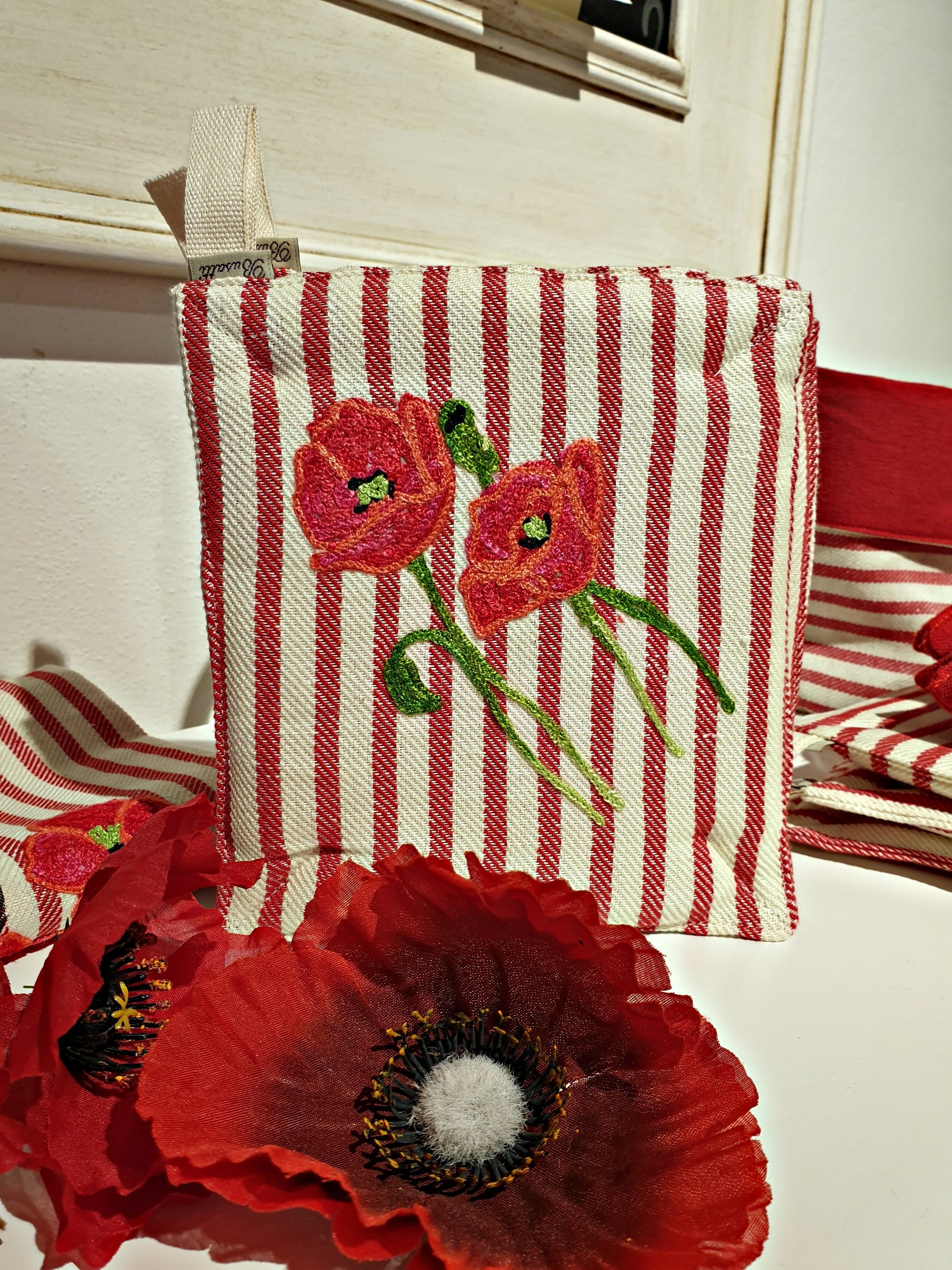 POT HOLDER - POPPIES