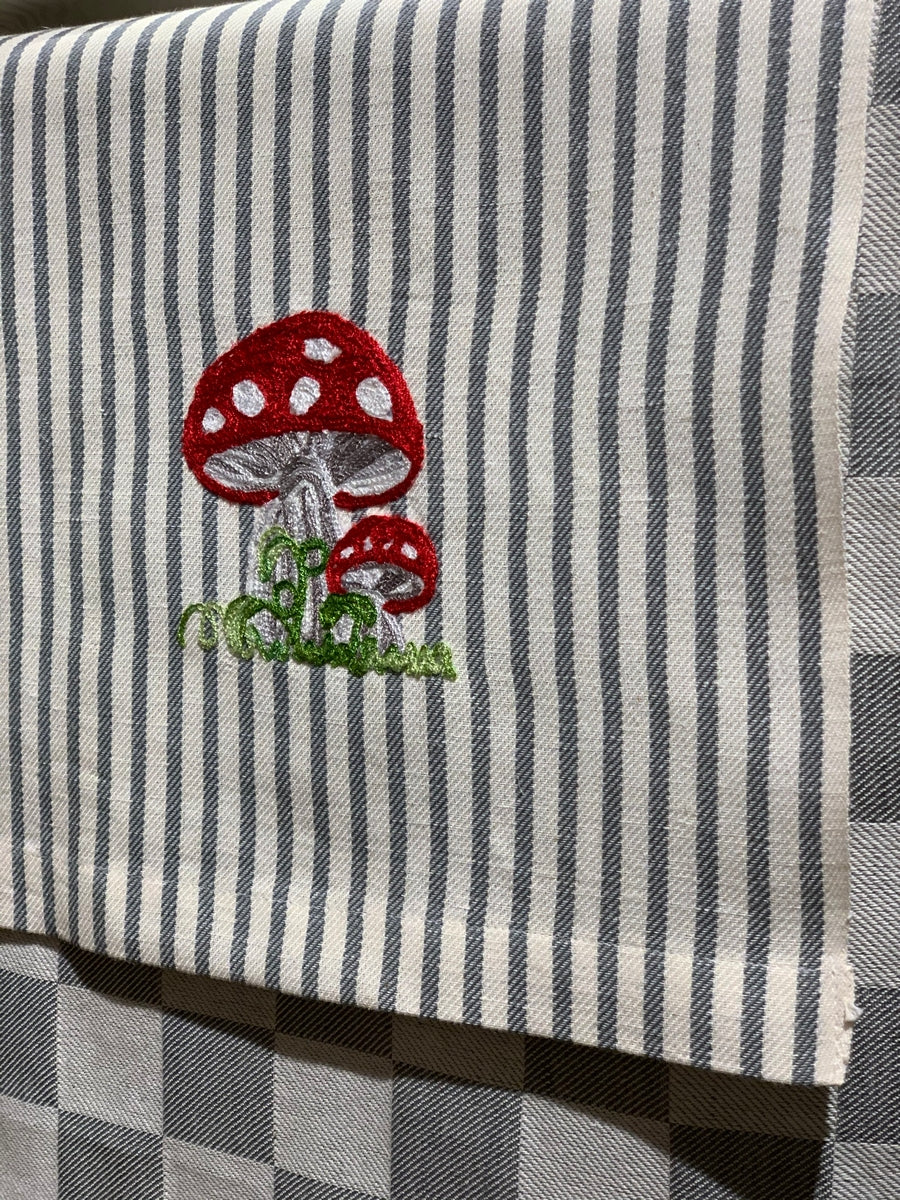 MUSHROOM "TOADSTOOL" - EMBROIDERED TABLERUNNER
