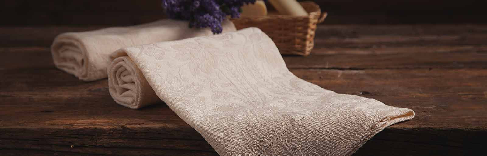 Donna di Coppe - bath towel with hemstitch