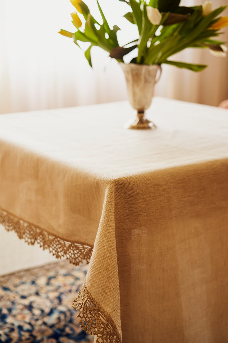 ARTISAN TABLECLOTH WITH "VENTAGLIO LACE"