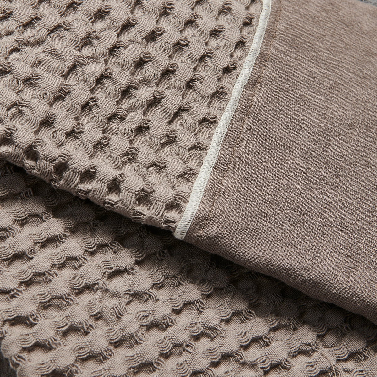 WAFFLE TOWELS WITH PUNTO PERUGIA STITCHING