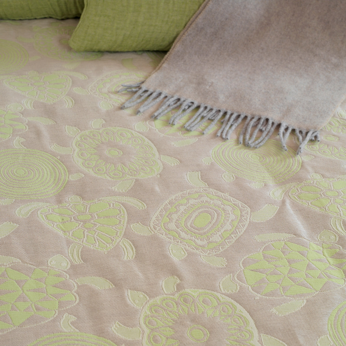 TORTOISES BESPREAD 102x110 inches (Outlet)