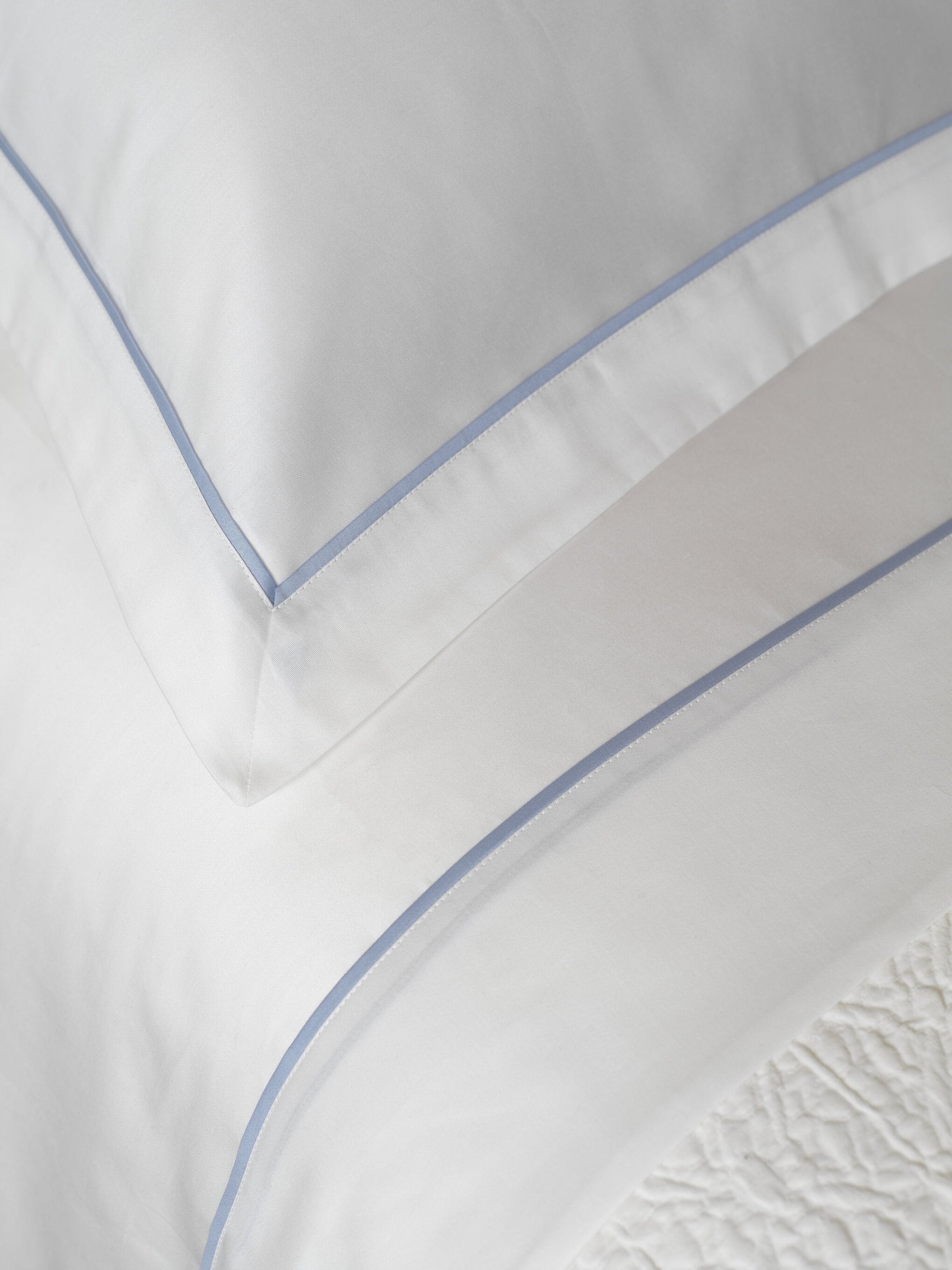 BED SHEETS AND PILLOWS - EGYPTIAN COTTON WITH PIPING