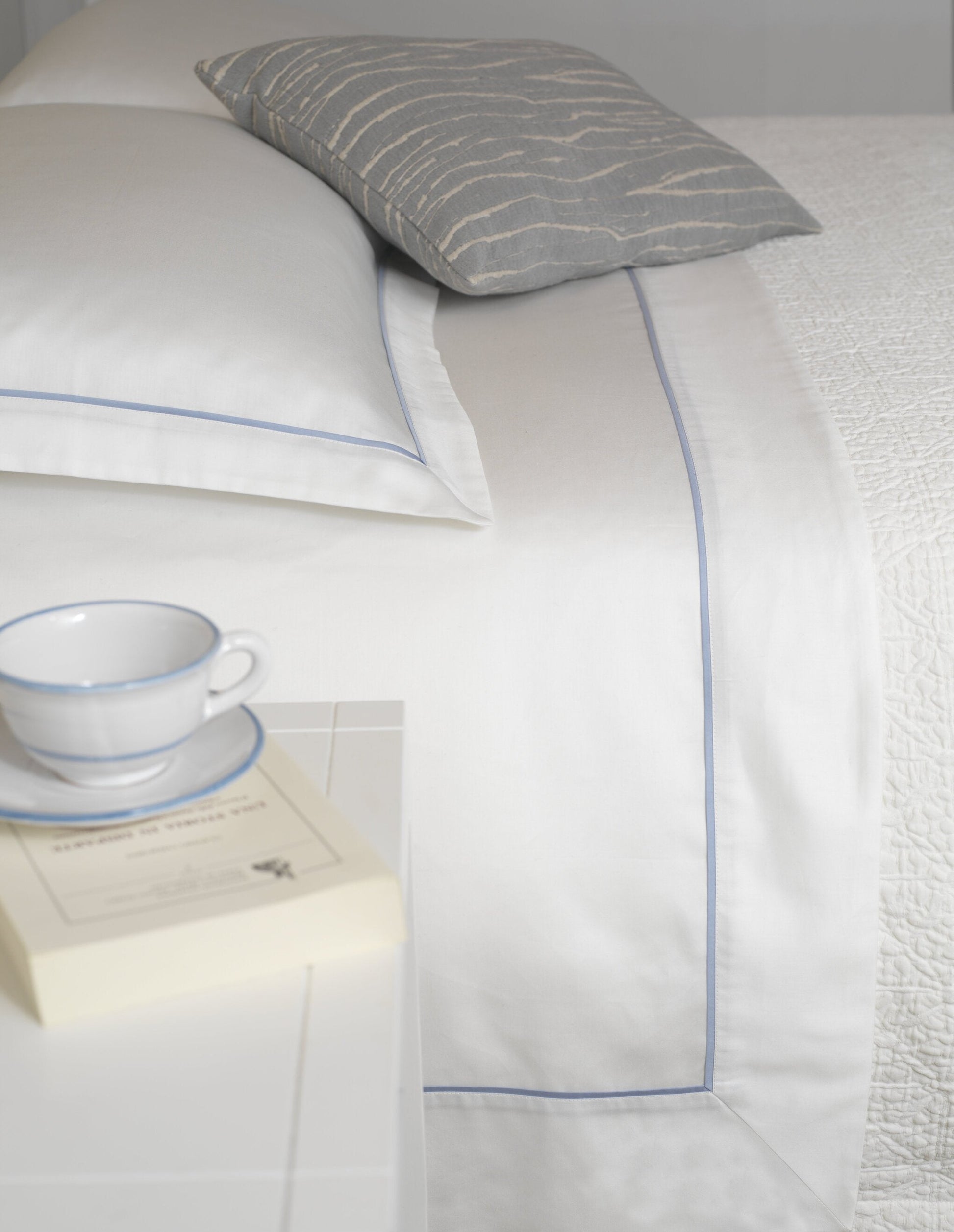 BED SHEETS AND PILLOWS - EGYPTIAN COTTON WITH PIPING