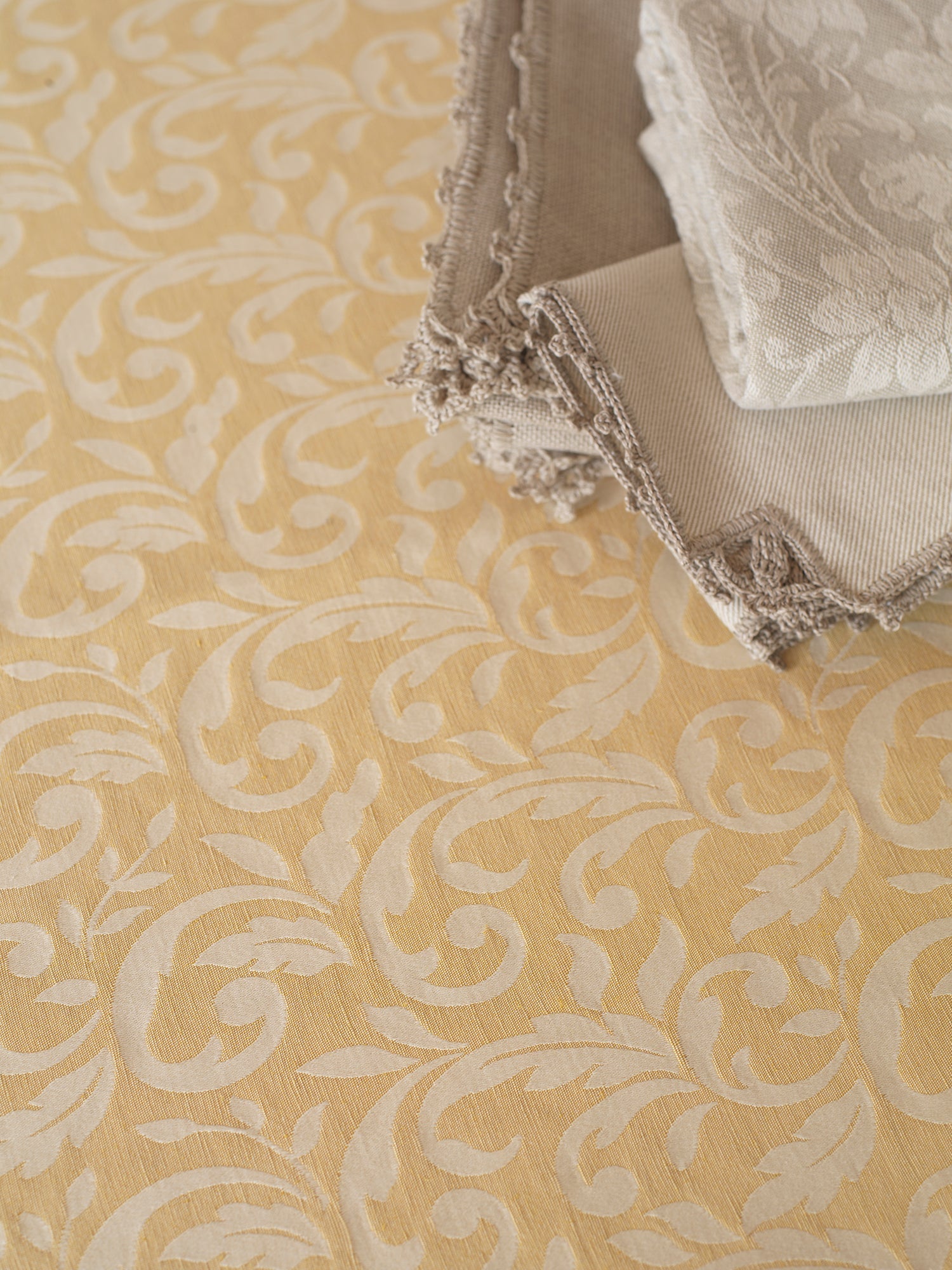 AVIGNONE - FABRIC (122 inch wide)