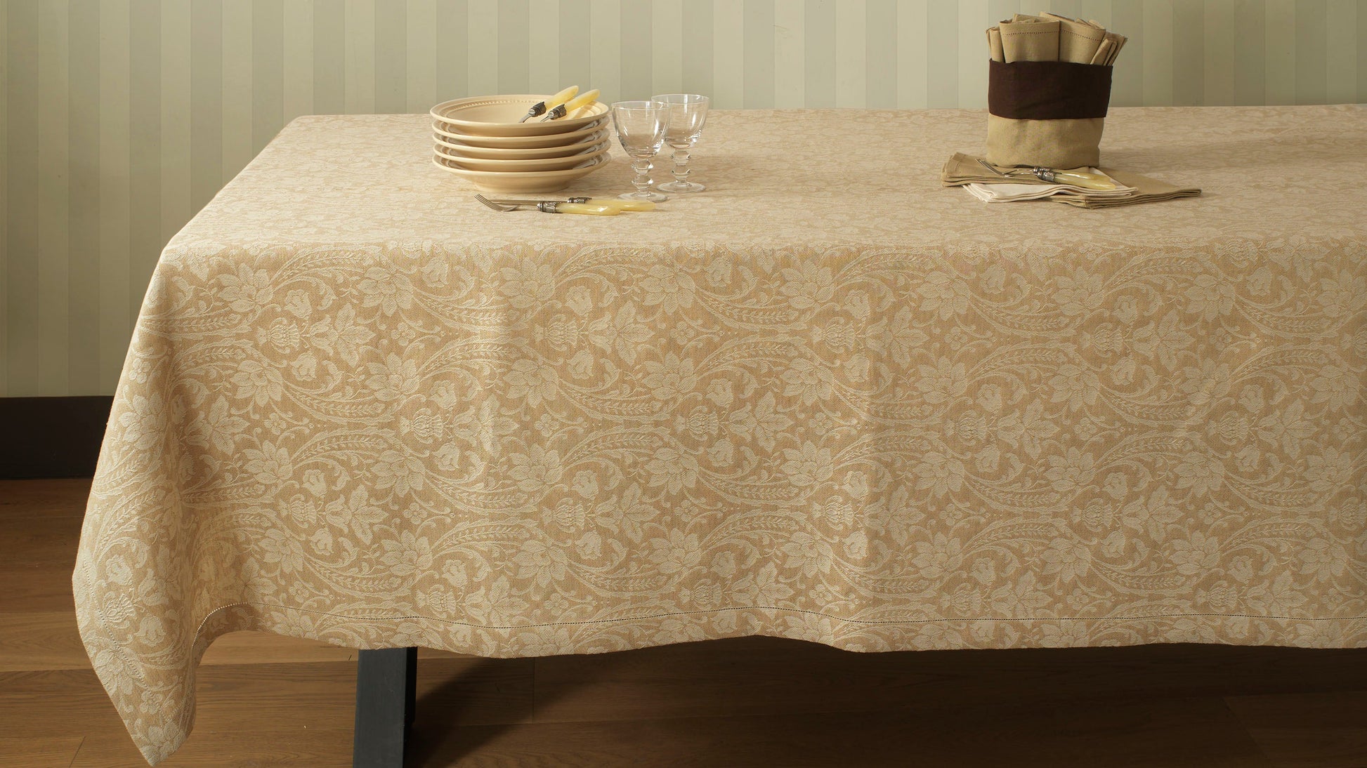 TABLECLOTH DONNA DI COPPE 59x59 inches (Outlet)