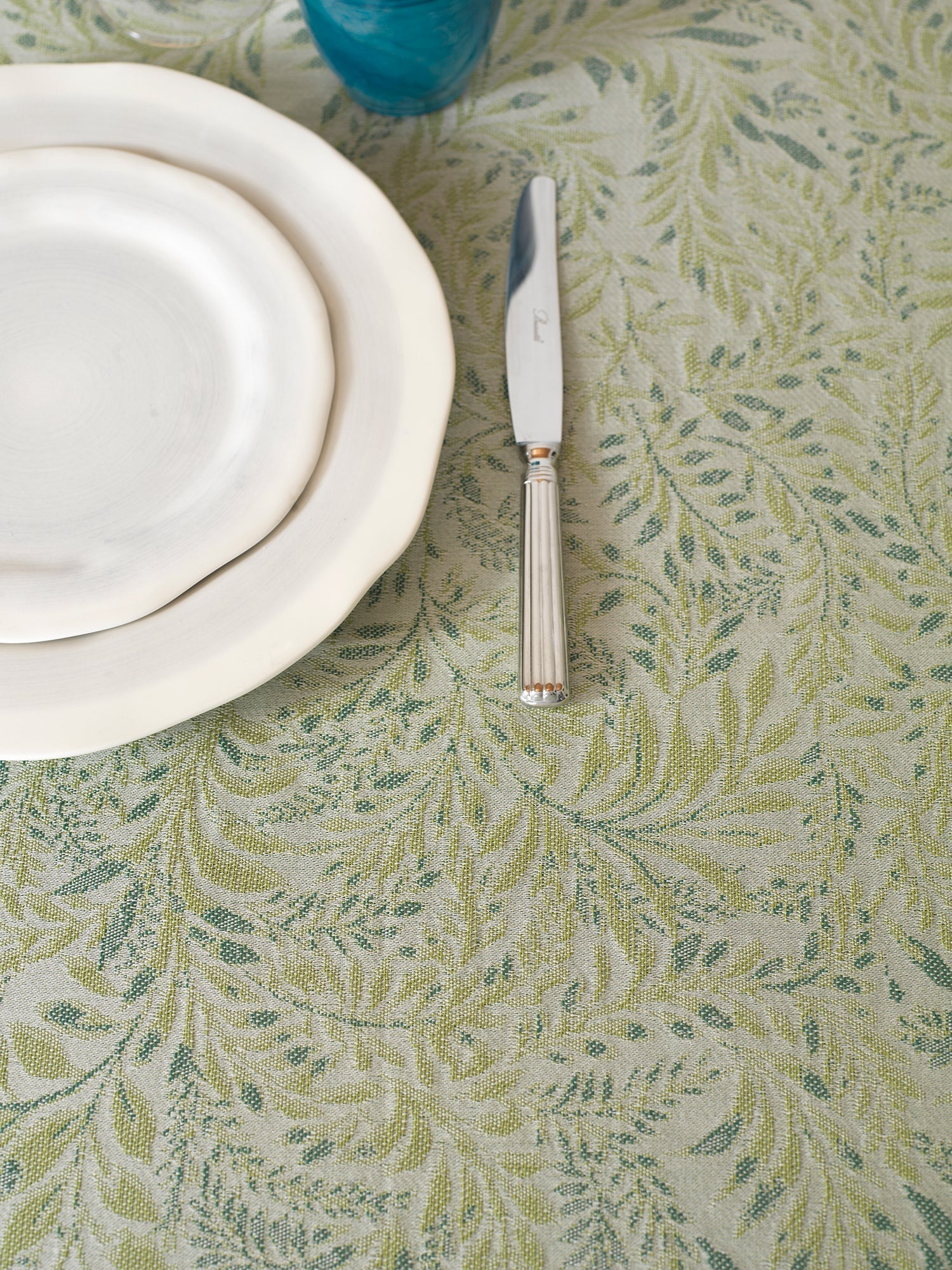 KENZIA - TABLERUNNER WITH SHORT FRINGE