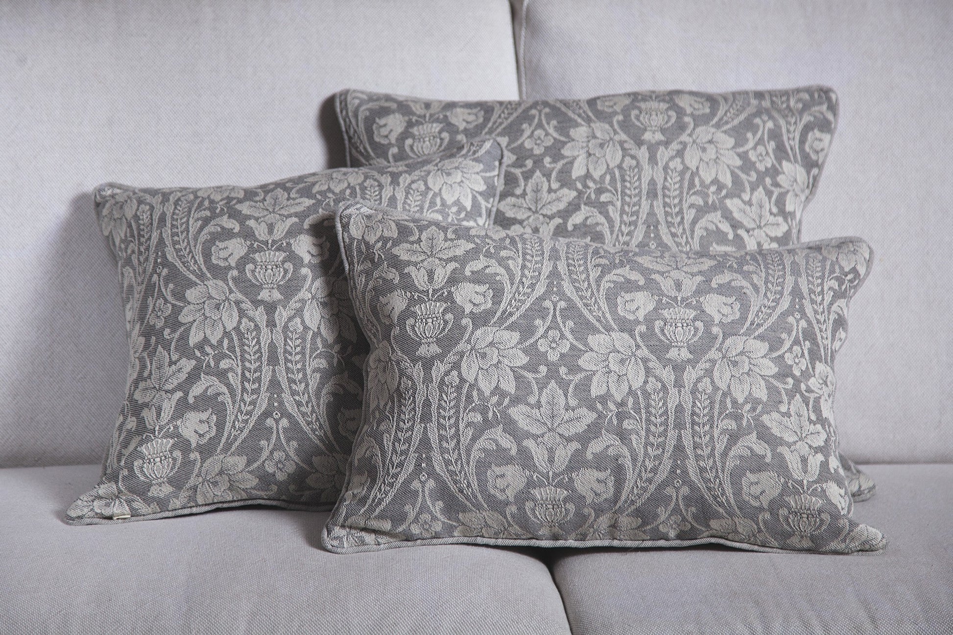 Donna di Coppe 30x50 - Cushions