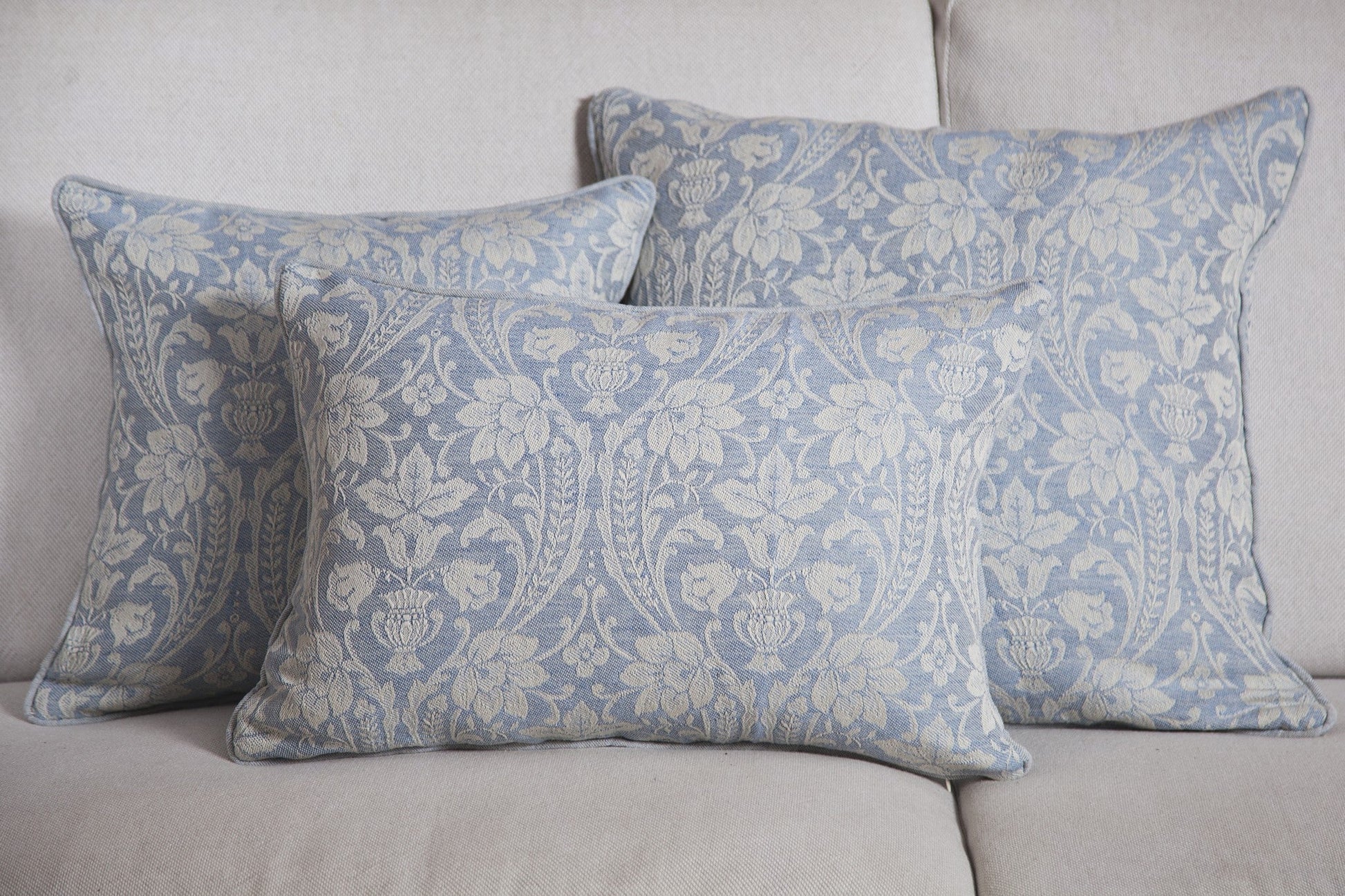 Donna di Coppe 60x60 - Cushions