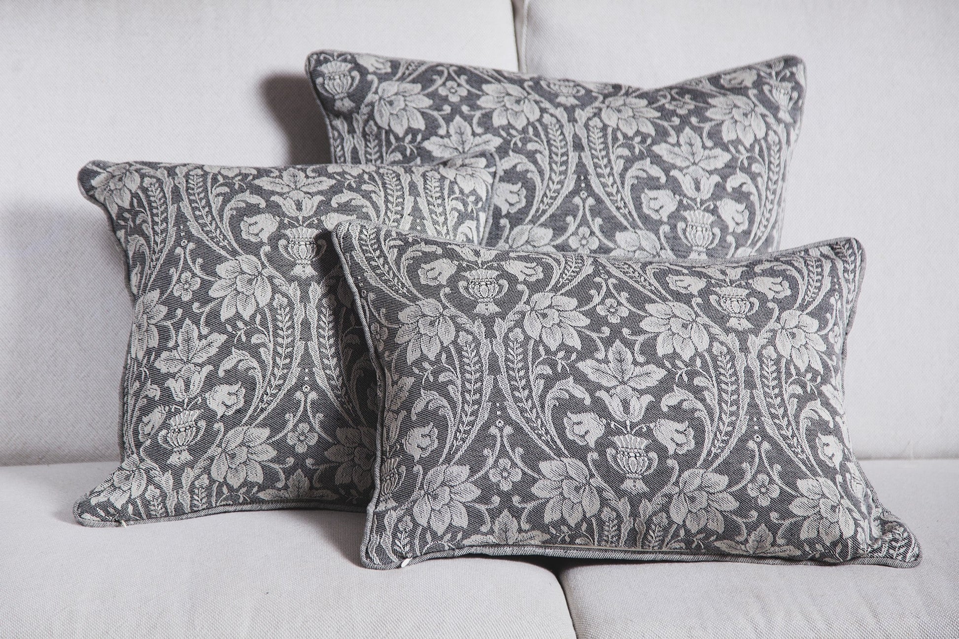 Donna di Coppe 30x50 - Cushions