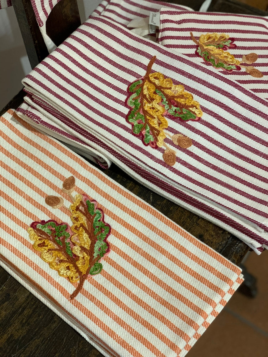 OAK TREE LEAVES - EMBRODIERED KITCHEN TOWEL