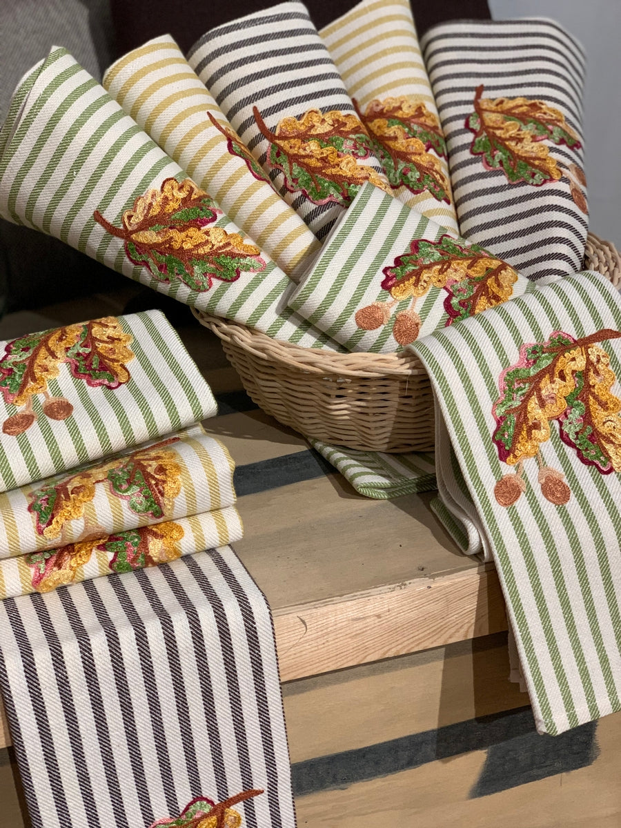 OAK TREE LEAVES - EMBRODIERED KITCHEN TOWEL
