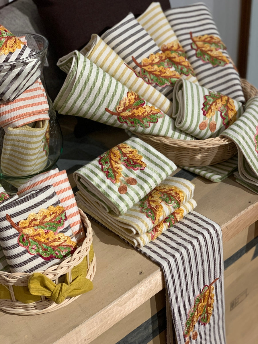 OAK TREE LEAVES - EMBRODIERED KITCHEN TOWEL