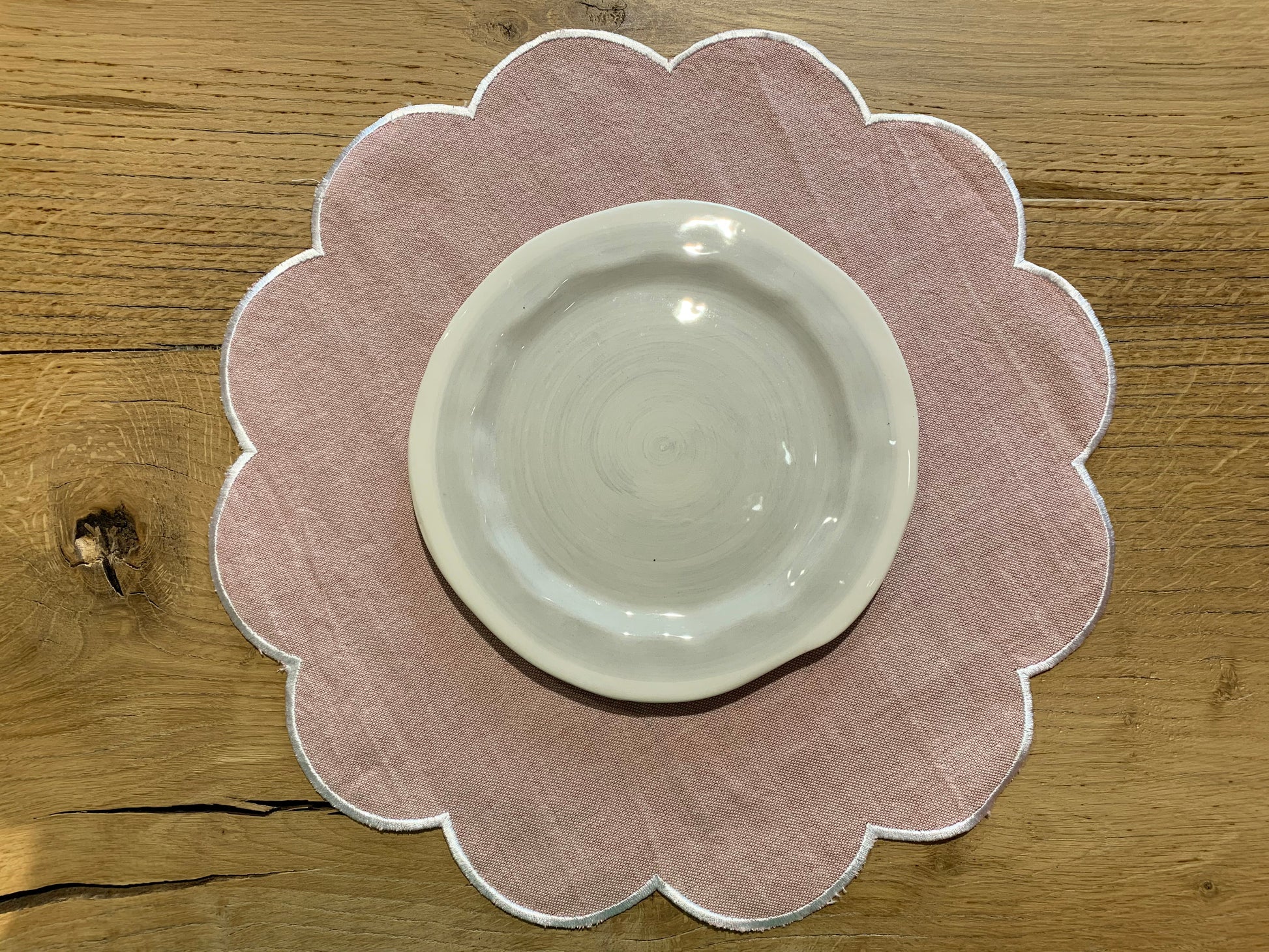 SCALLOPPED PLACEMAT "SOLANO"