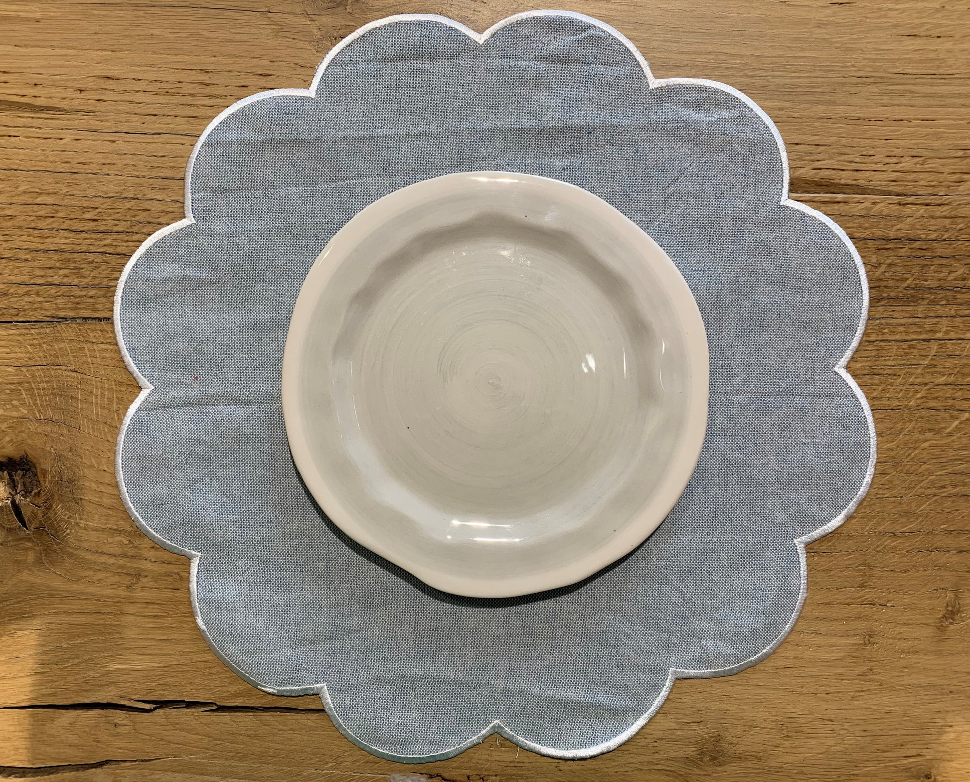 SCALLOPPED PLACEMAT "SOLANO"