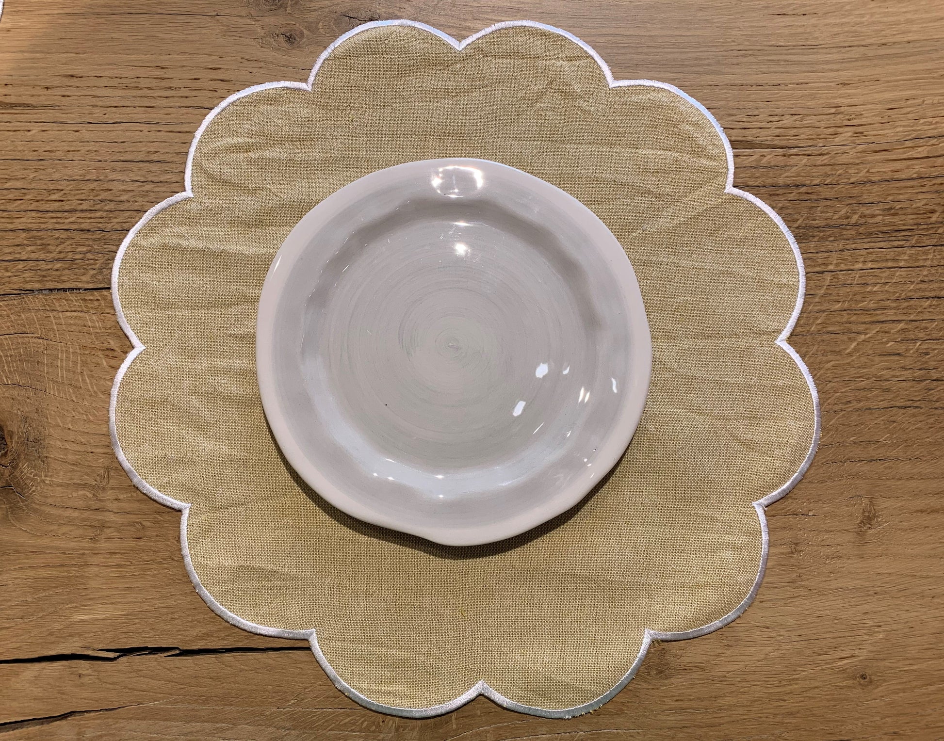 SCALLOPPED PLACEMAT "SOLANO"