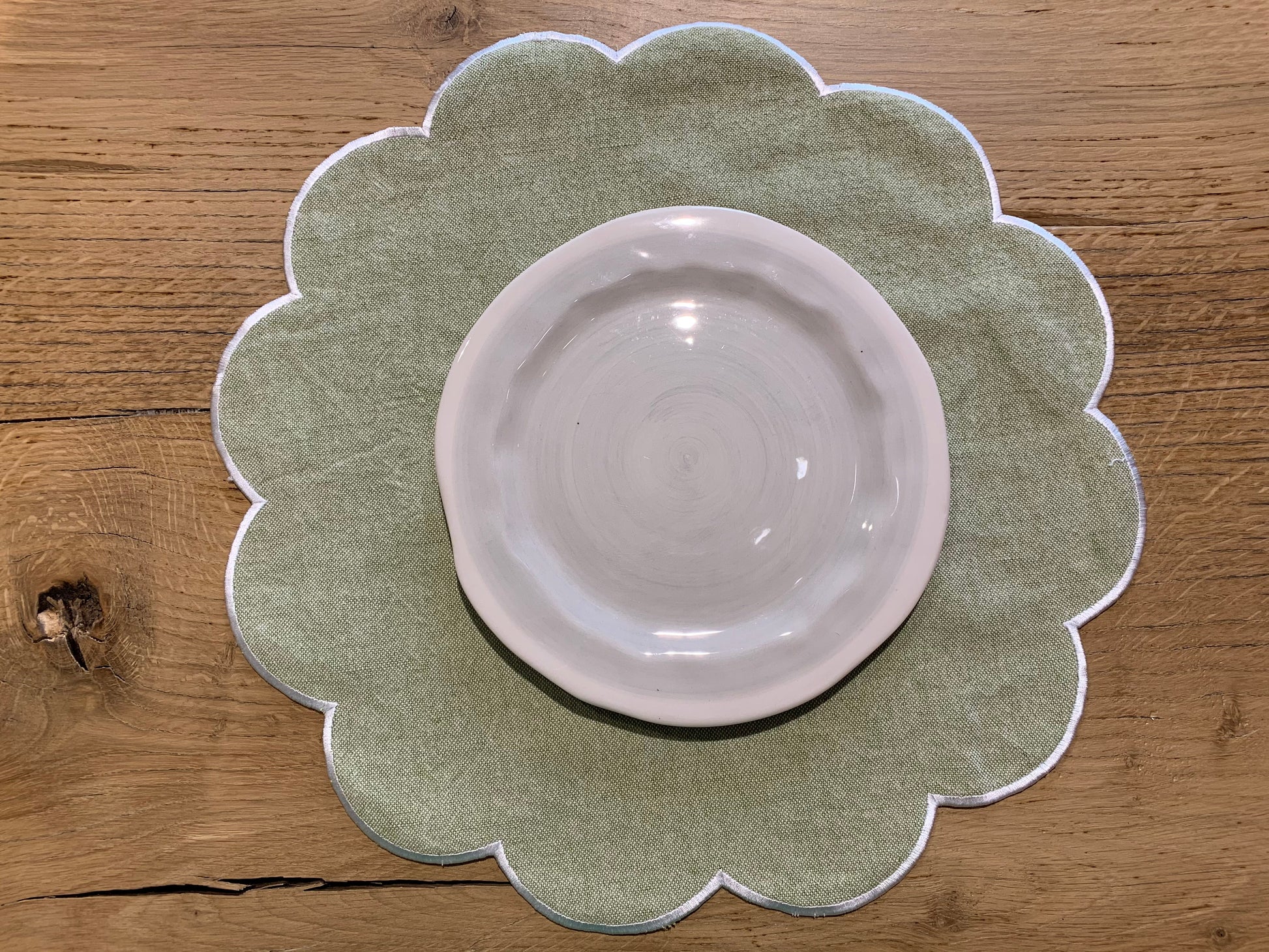 SCALLOPPED PLACEMAT "SOLANO"