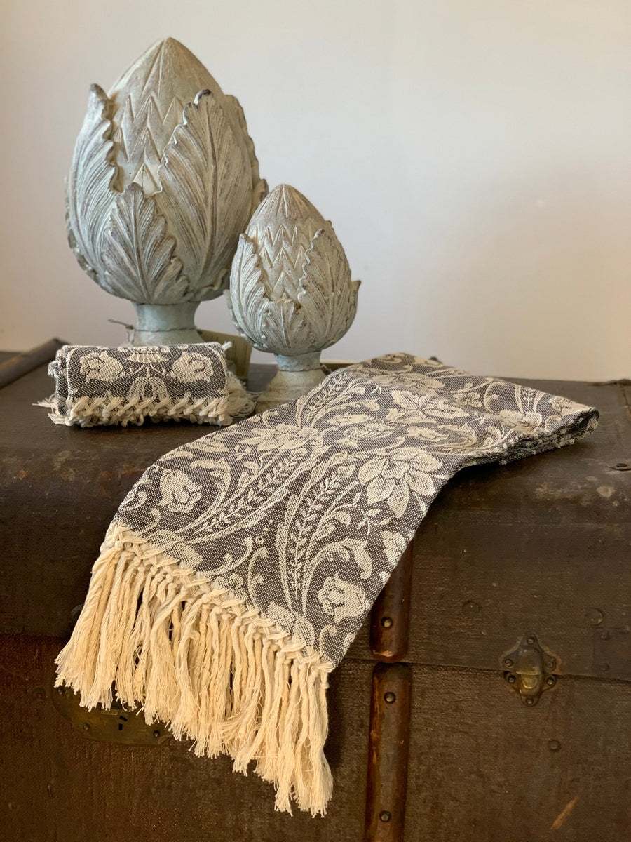 Donna di Coppe  - Face towel with fringe