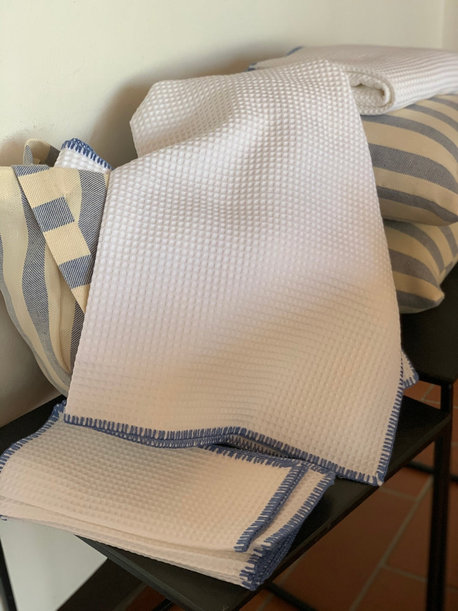 WAFFLE TOWEL WITH PUNTO SIENA STITCHING