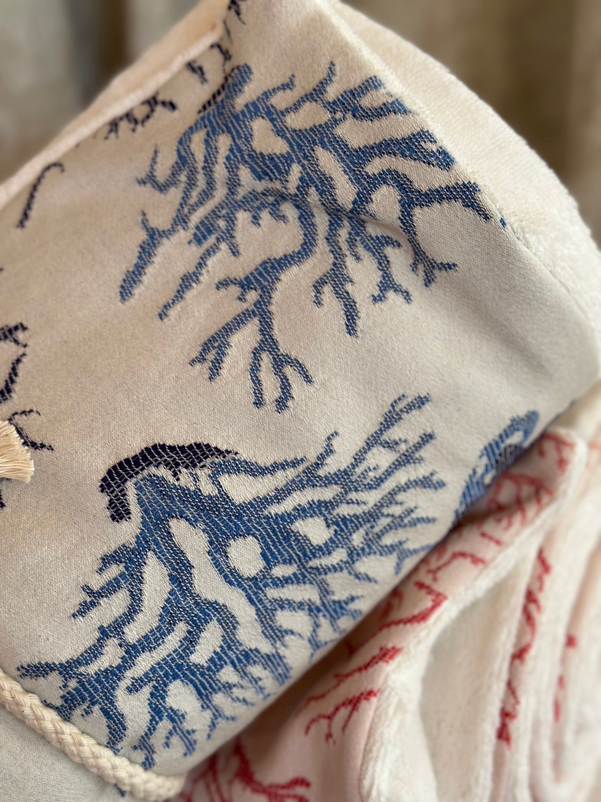 LINED BEACH AND POOL TOWEL - CORALLI