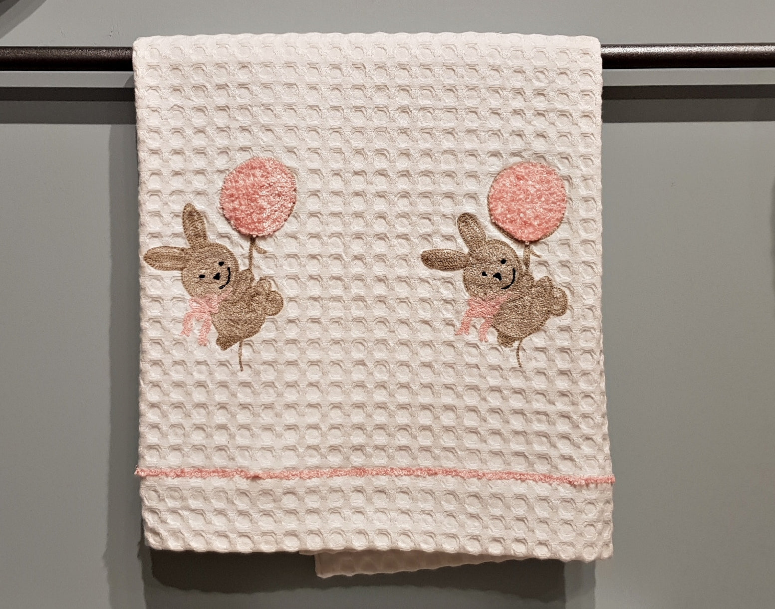 BATH TOWEL - BUNNY WITH BALLOON