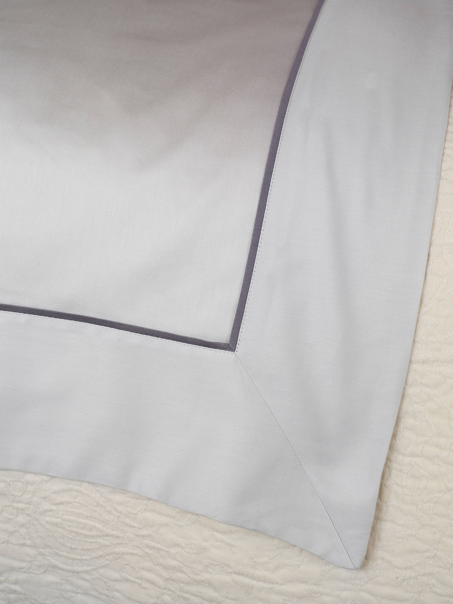 FLAT SHEET IN EGYPTIAN COTTON WITH PIPING