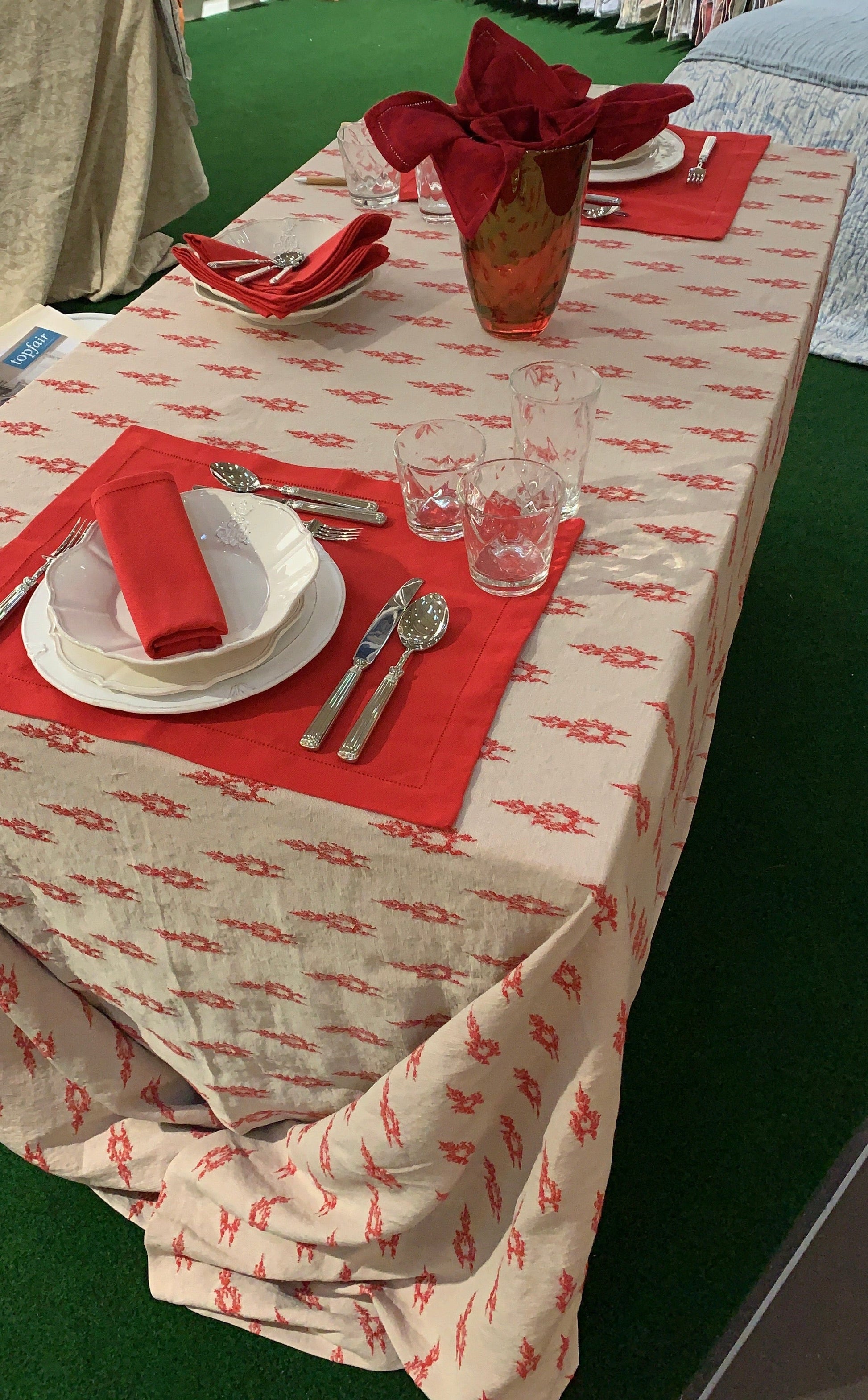 DAMASCO TABLECLOTH 94,5"x106,3"